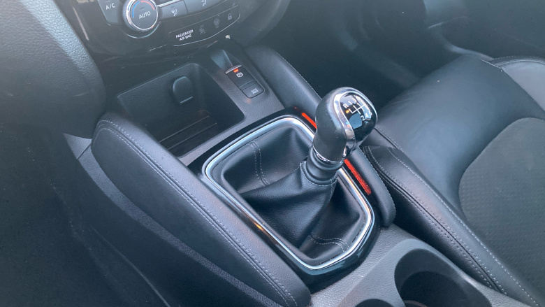 Nissan Qashqai 1.3 DiG-T 160 Tekna 5dr Petrol Hatchback